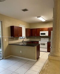 6970 NW 177th St in Hialeah, FL - Building Photo - Building Photo