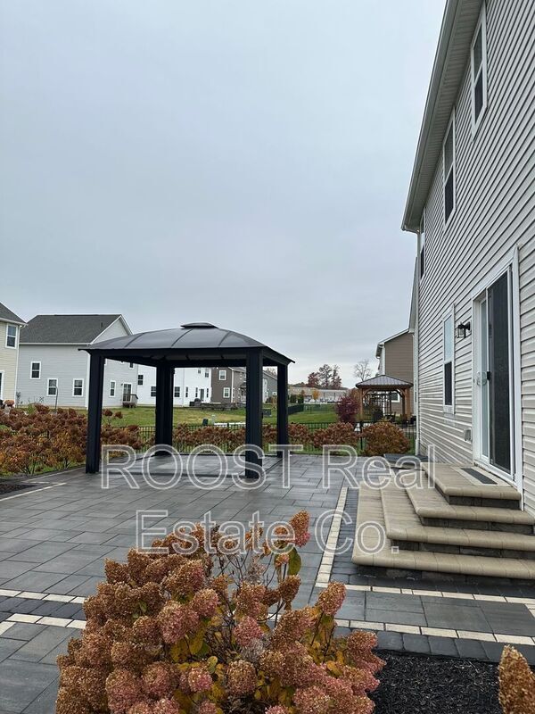 380 Crownover Way in Lewis Center, OH - Building Photo - Building Photo