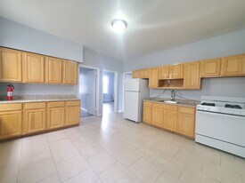 41 W 54th St, Unit 1B in Bayonne, NJ - Building Photo