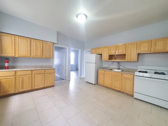 41 W 54th St, Unit 1B