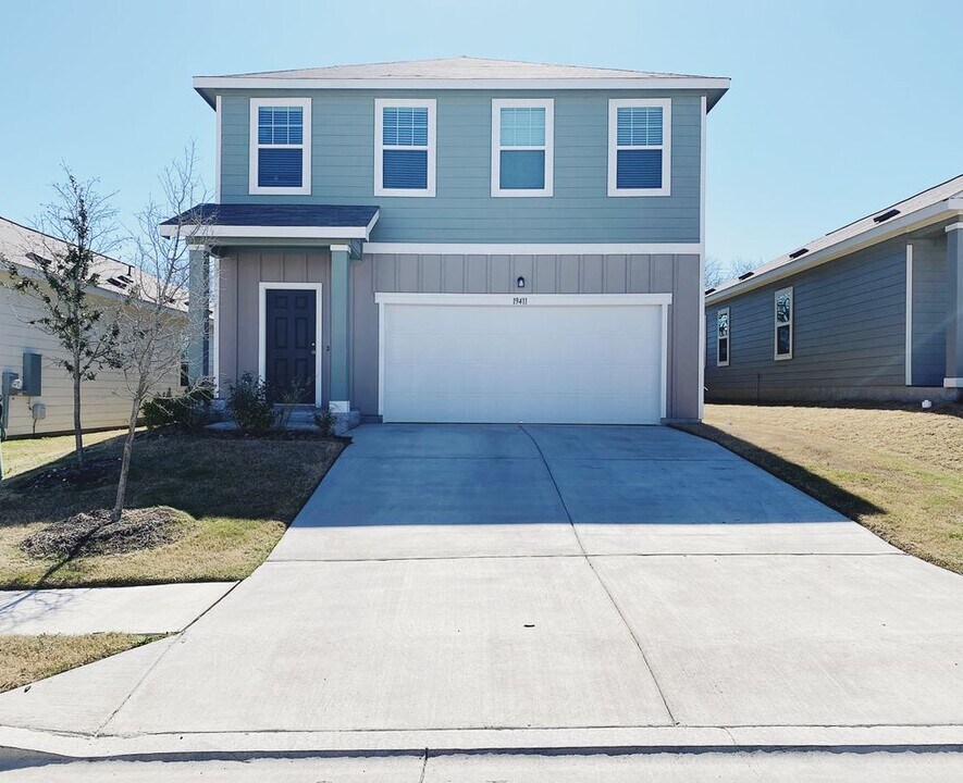 19411 Cloudy Bay Dr in Pflugerville, TX - Building Photo