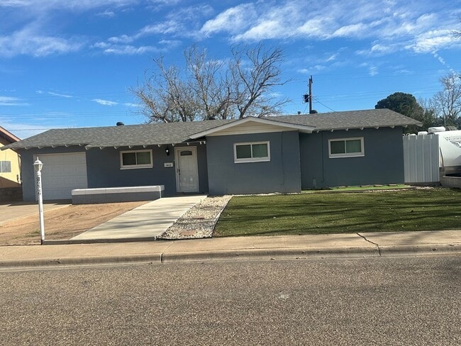 1402 S Gary Ave in Monahans, TX - Building Photo - Building Photo