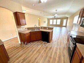 221 Creekwood Dr in Princeton, TX - Building Photo - Building Photo