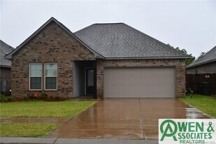 3299 Fairwood Ln in Lake Charles, LA - Building Photo