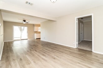 516 Elizabeth Ln in Mansfield, TX - Foto de edificio - Building Photo