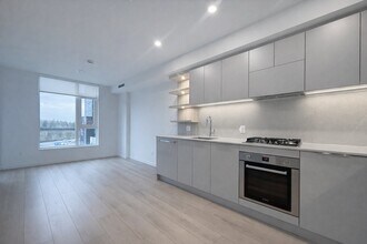 311 Alderson Ave in Coquitlam, BC - Building Photo - Building Photo