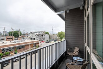 211 W Mineral St in Milwaukee, WI - Foto de edificio - Building Photo