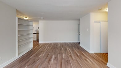 Westview in Ottawa, ON - Foto de edificio - Building Photo