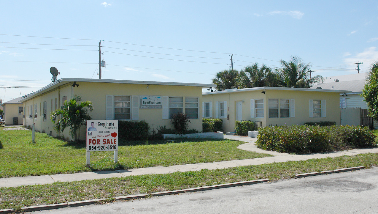 Lighthouse Apartments in Hollywood, FL - Building Photo