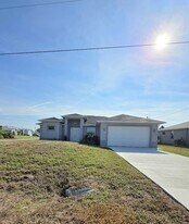 3717 17th St SW in Lehigh Acres, FL - Building Photo