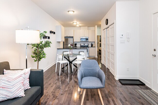 3505 Rue De Bullion in Montréal, QC - Building Photo - Building Photo