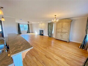 9 Marshall Ln in Middletown, RI - Building Photo - Building Photo