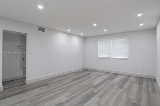 17255 SW 95th Ave, Unit 138 in Palmetto Bay, FL - Building Photo - Building Photo