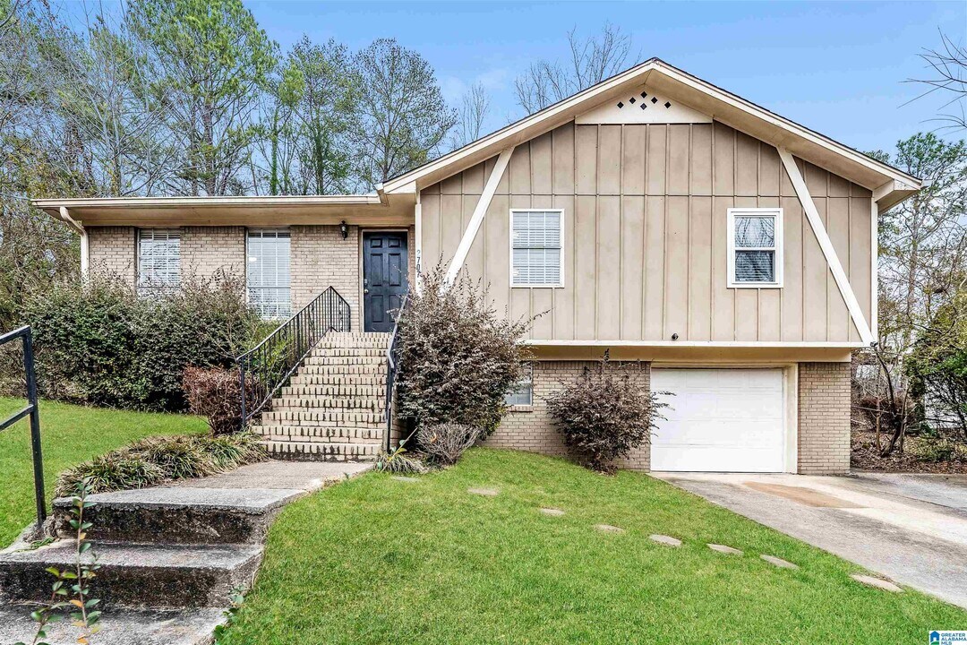 2707 6th St NE in Center Point, AL - Building Photo