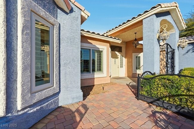 property at 8570 Country Home Cir