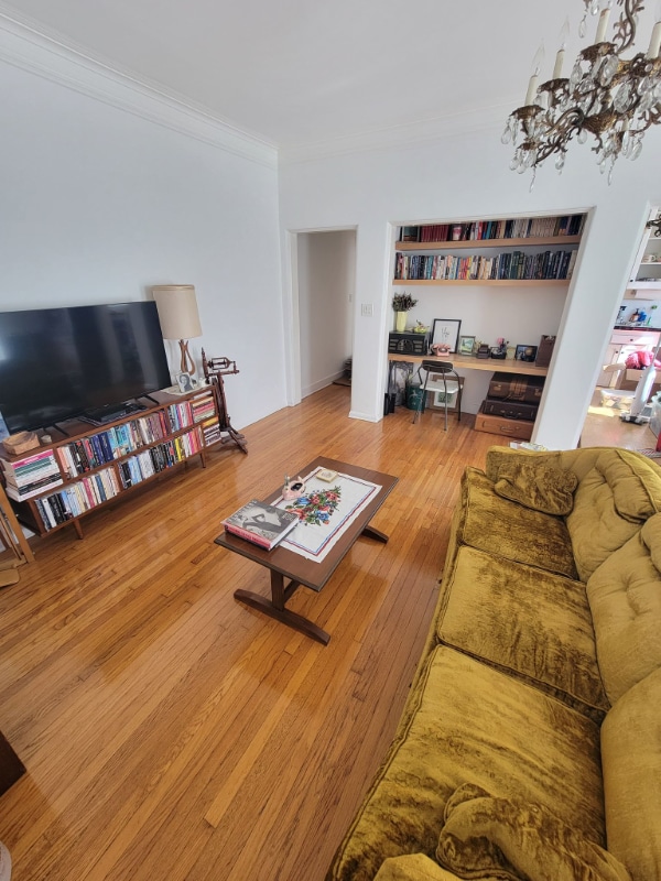 1935 N Vermont Ave in Los Angeles, CA - Foto de edificio - Building Photo