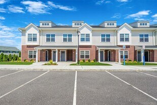 101 Dover St in Central Islip, NY - Building Photo