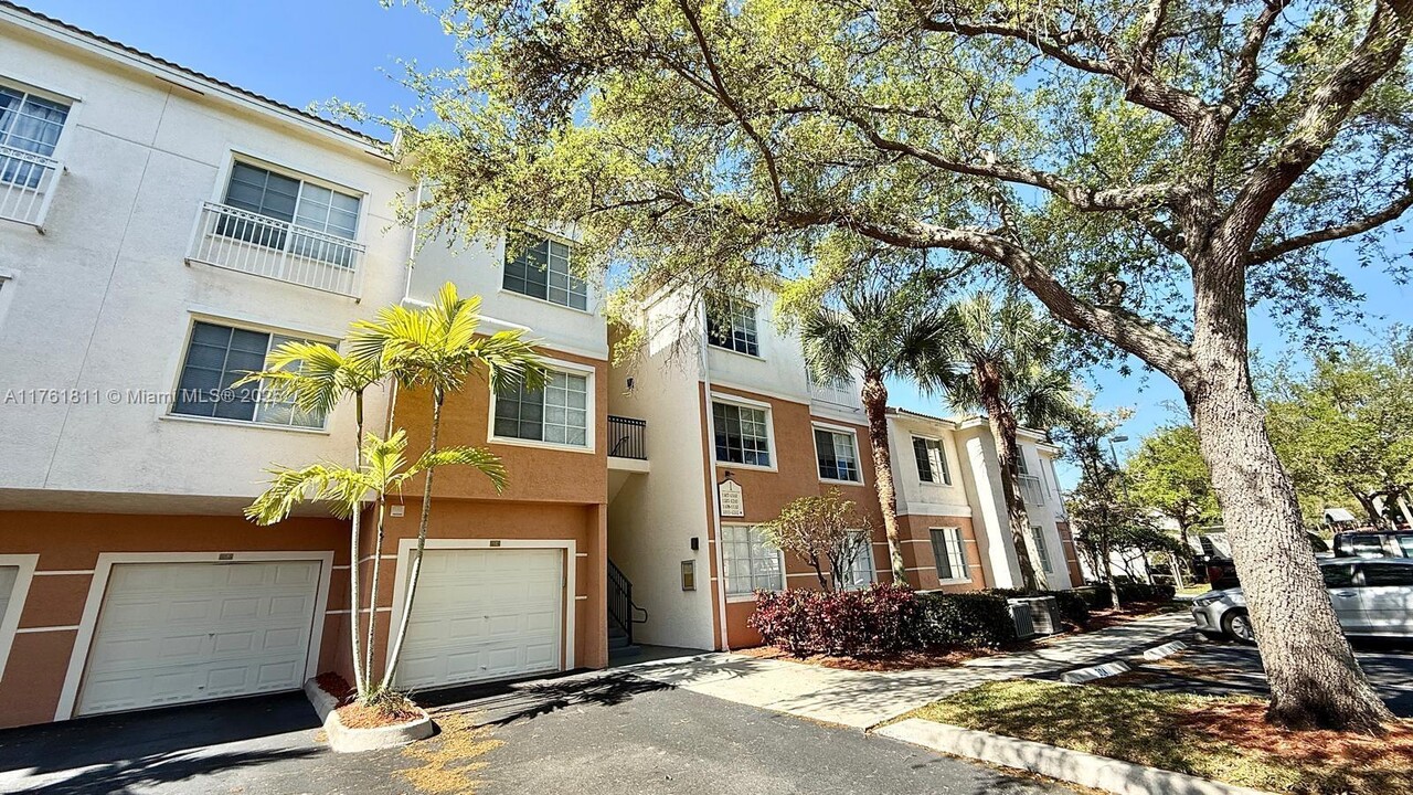 1206 Myrtlewood Cir E in Palm Beach Gardens, FL - Foto de edificio