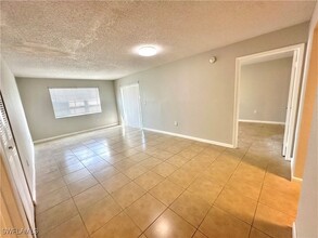 3417 Winkler Ave, Unit 607 in Ft. Myers, FL - Building Photo - Building Photo