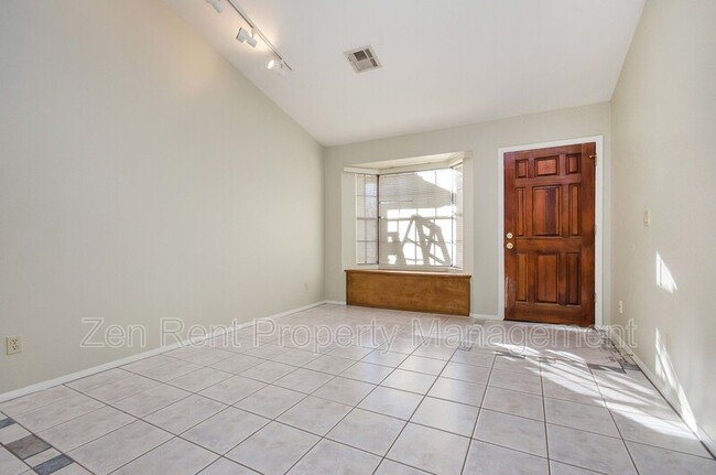 5802 E Enrose St in Mesa, AZ - Building Photo - Building Photo