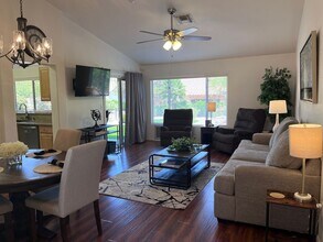 10304 W Marymont Pl in Las Vegas, NV - Building Photo - Building Photo