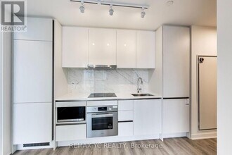 180 Front St E in Toronto, ON - Building Photo - Building Photo