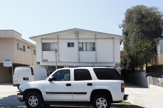 3609 Mentone Ave in Los Angeles, CA - Building Photo - Building Photo