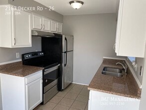 2163 Decker Rd in Walled Lake, MI - Building Photo - Building Photo