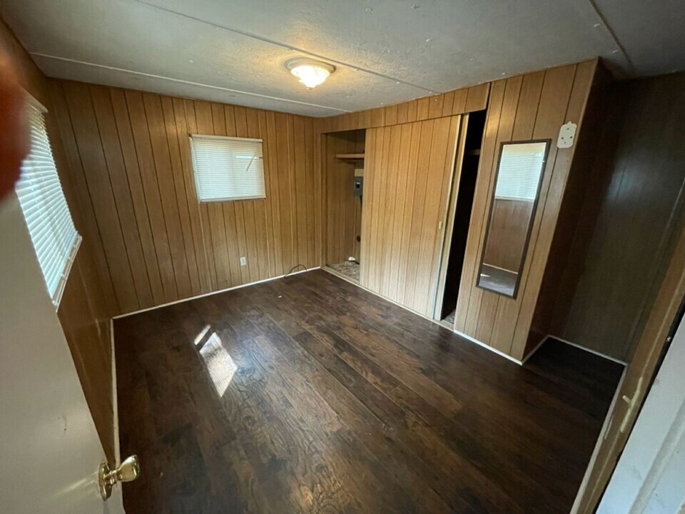 4159 Dunsmuir Ave in Dunsmuir, CA - Building Photo