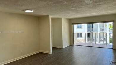 4460 NW 79th Ave in Doral, FL - Building Photo - Building Photo