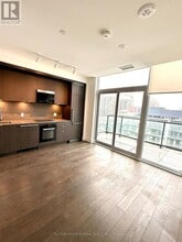 6 Greenbriar Rd in Toronto, ON - Building Photo - Building Photo