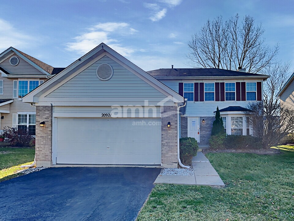 20921 W Barrington Ln in Plainfield, IL - Building Photo