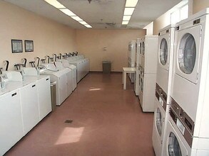 Park Place By The Bay in Miami, FL - Building Photo - Interior Photo