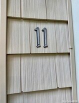 11 Valley Rd in Bayville, NY - Building Photo