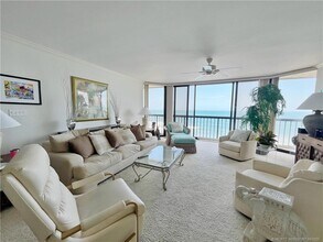 9500 S Ocean Dr in Jensen Beach, FL - Foto de edificio - Building Photo