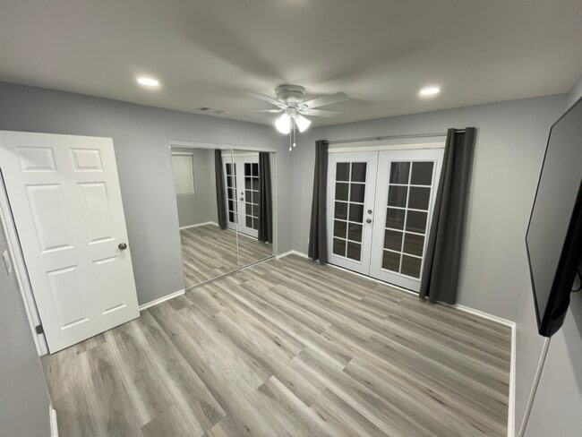 property at 469 W 2nd St