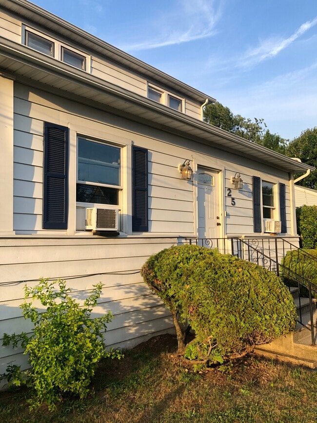 25 Post St, Unit 2nd Floor Apartment