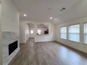 2431 Morgan Ridge Ln in Spring, TX - Foto de edificio - Building Photo