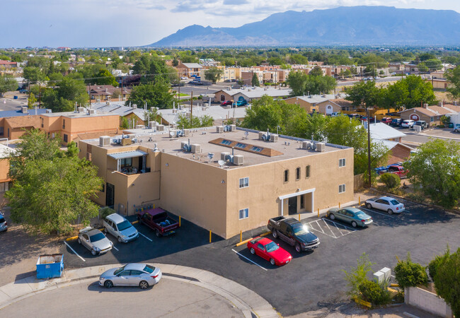 3209 Alta Monte Ct NE in Albuquerque, NM - Foto de edificio - Building Photo