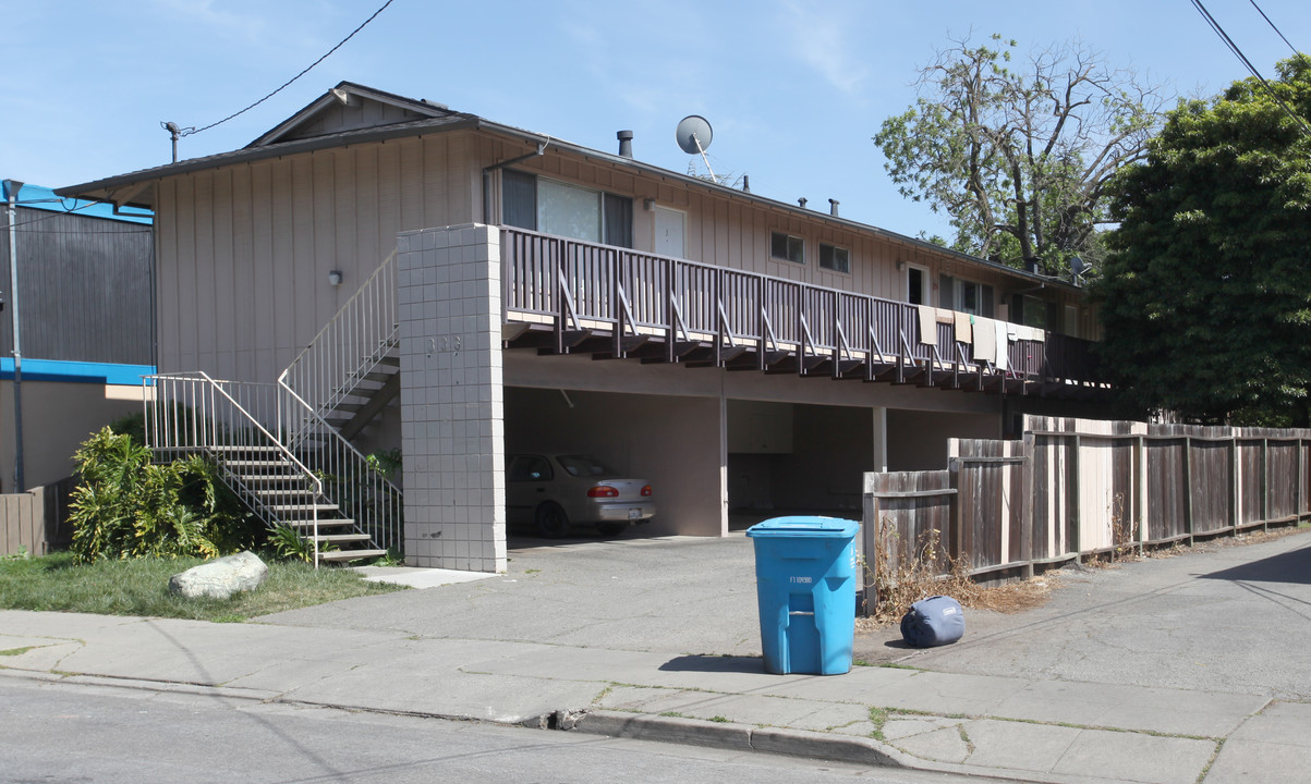 333 Poplar Ave in Redwood City, CA - Foto de edificio