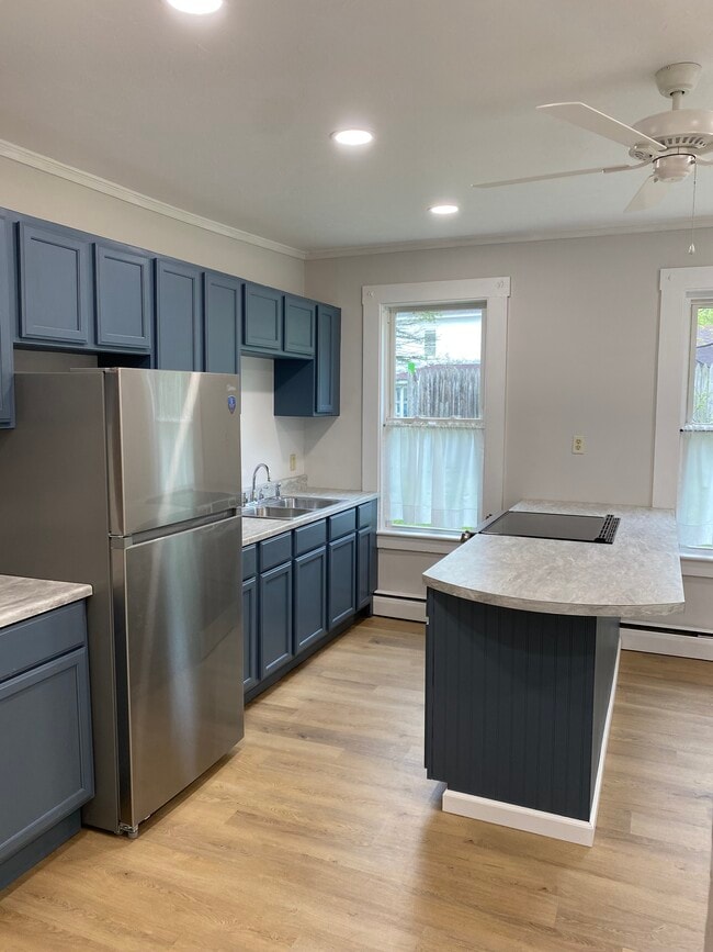 47 Union St, Unit Apt 1 in Farmington, NH - Building Photo - Building Photo