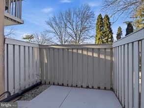 7914 Bentley Village Dr in West Springfield, VA - Building Photo - Building Photo