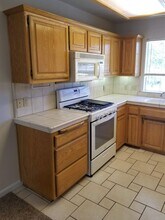 913 El Capitan Way in San Luis Obispo, CA - Building Photo - Building Photo