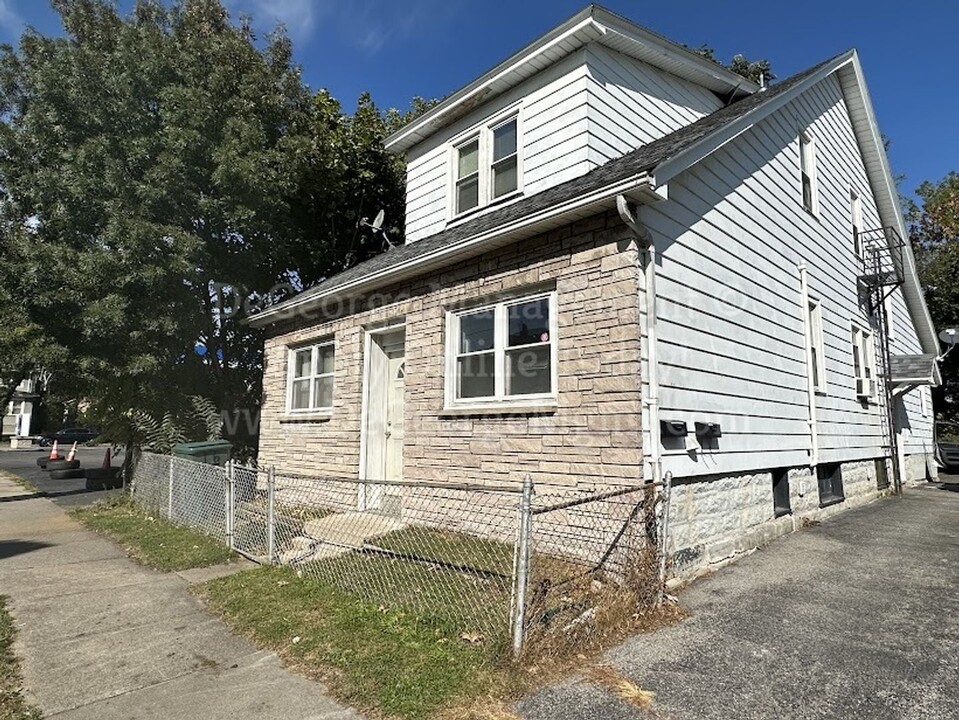 16 Gray St in Rochester, NY - Building Photo