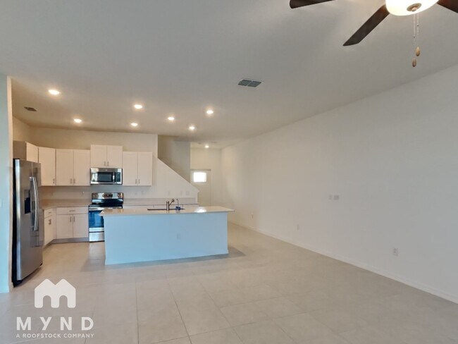 32063 Pop Ash Pl in San Antonio, FL - Building Photo - Building Photo