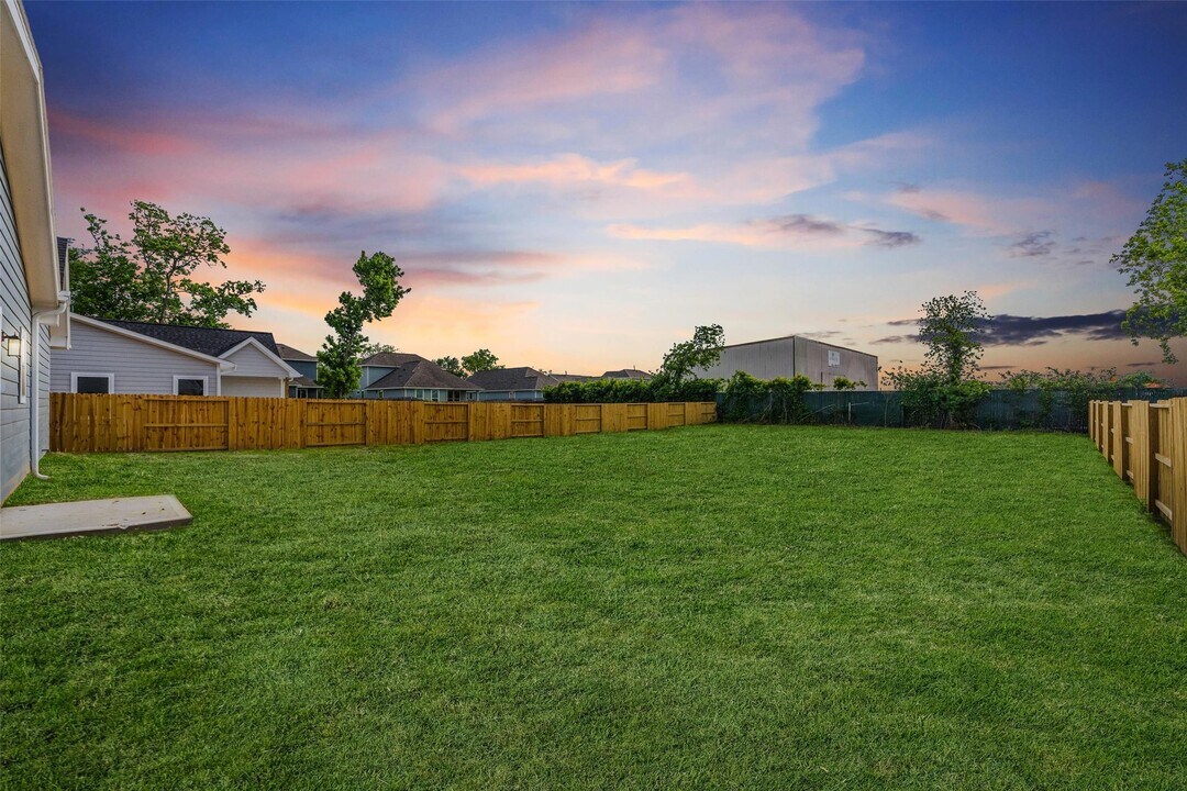 3704 Avenue S in Santa Fe, TX - Building Photo