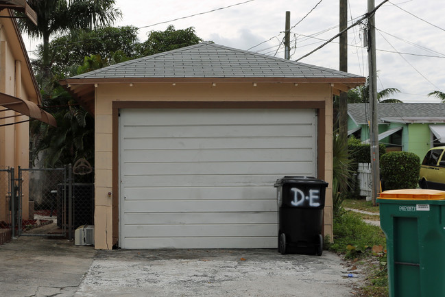 929 N K St in Lake Worth, FL - Foto de edificio - Building Photo