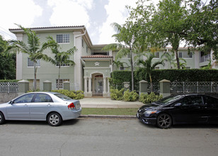 Sabrian Apartments in Coral Gables, FL - Building Photo - Building Photo