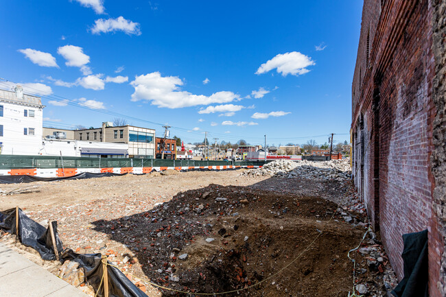 163 N Main St in Port Chester, NY - Foto de edificio - Building Photo