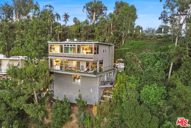 property at 9416 Beverlycrest Dr